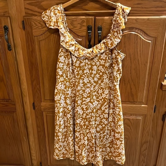 Old Navy Floral Dress - Picture 1 of 4